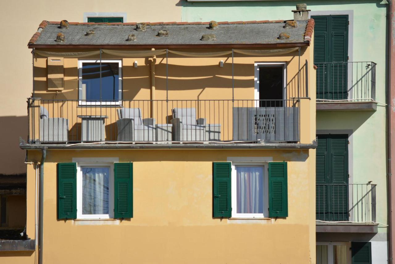 L' Attico Giallo Oro Di Giulia Manarola Exterior foto