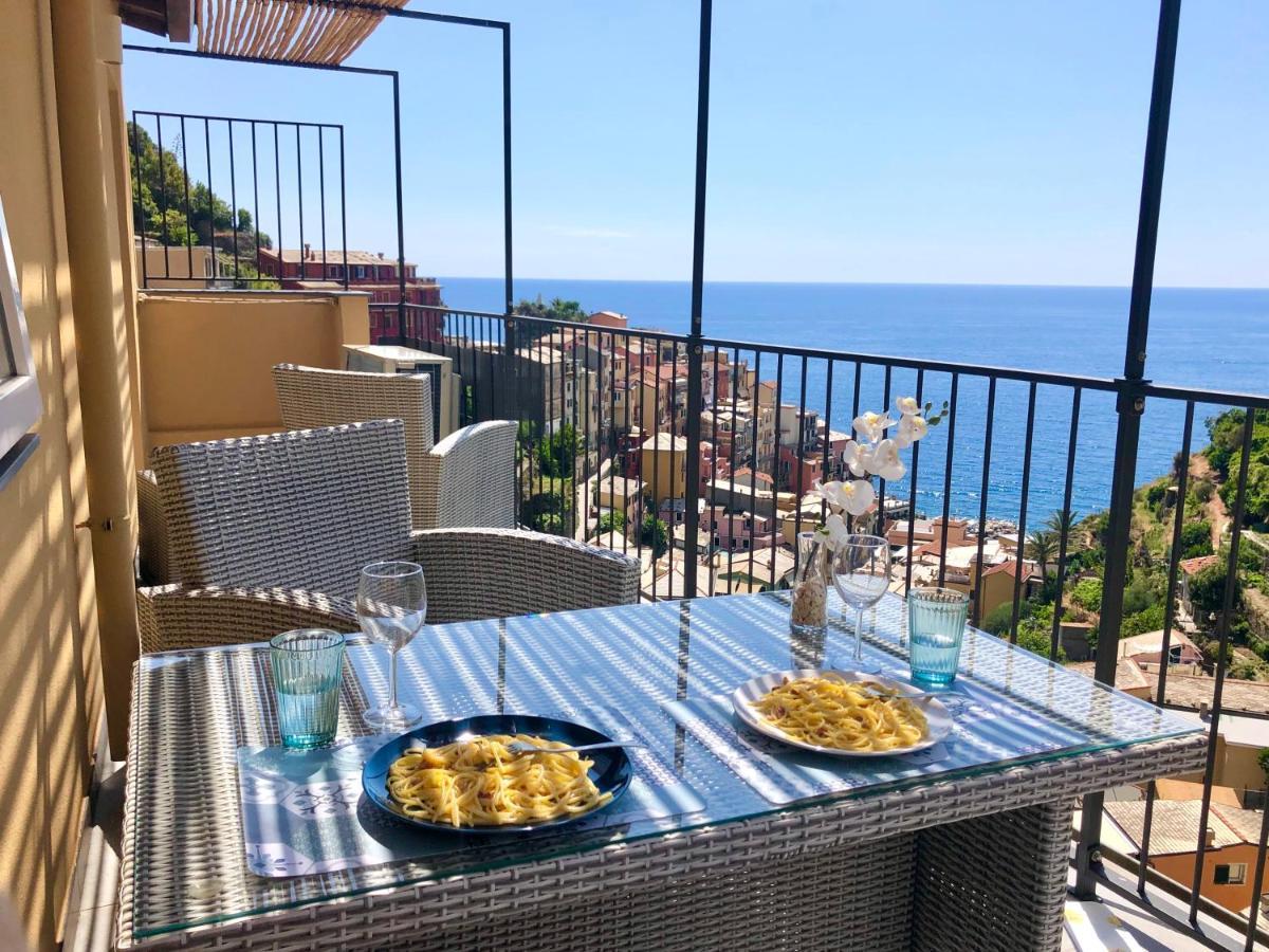 L' Attico Giallo Oro Di Giulia Manarola Exterior foto